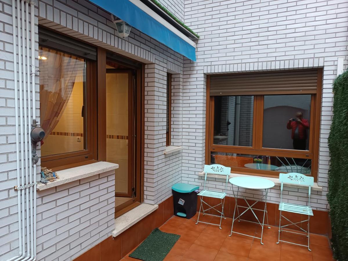 Karmelo Junto Al Metro Apartman Bilbao Kültér fotó